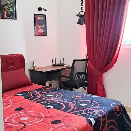 The Red Room Alanis Residence Сепанг Екстериор снимка