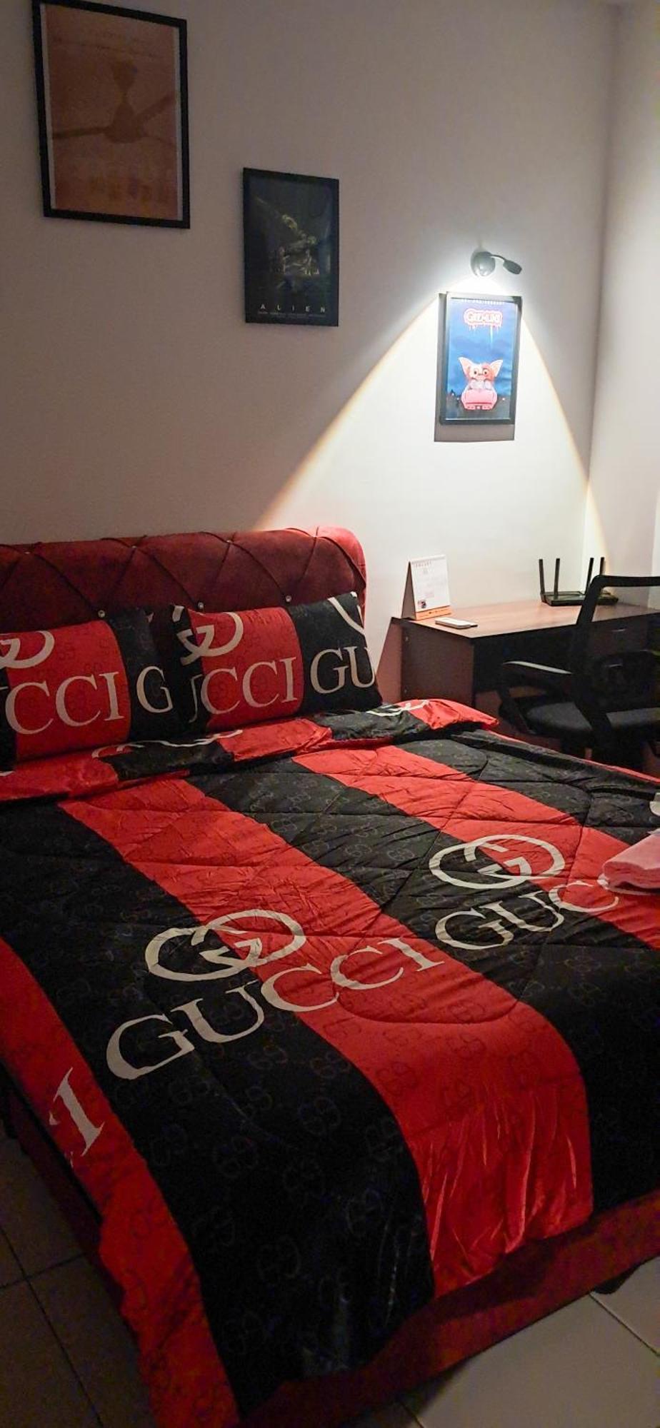 The Red Room Alanis Residence Сепанг Екстериор снимка