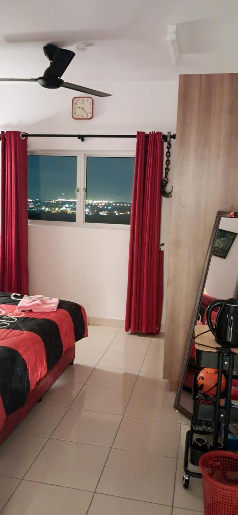 The Red Room Alanis Residence Сепанг Екстериор снимка
