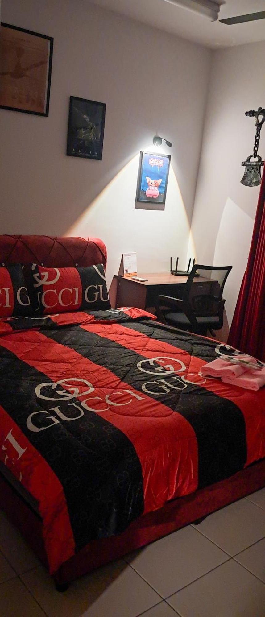 The Red Room Alanis Residence Сепанг Екстериор снимка