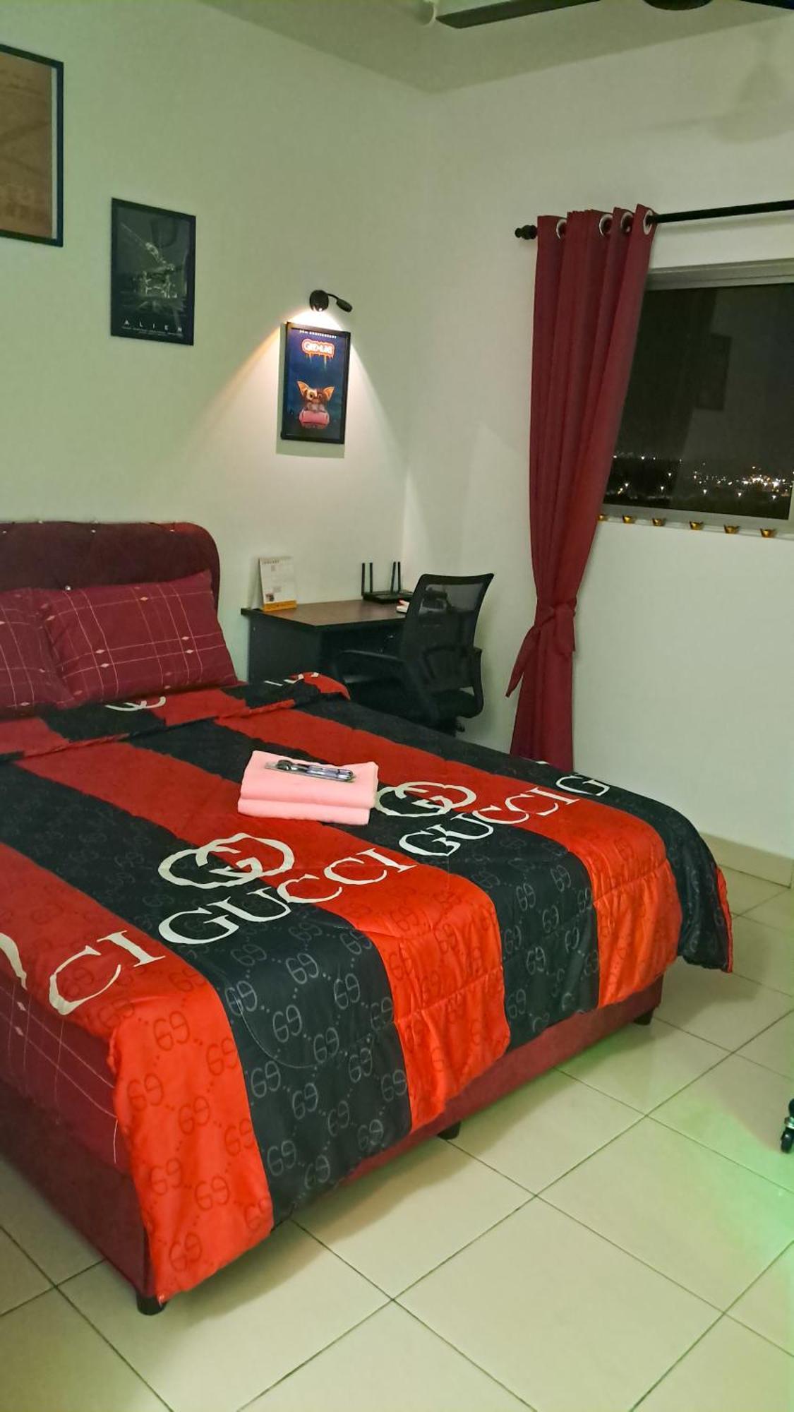 The Red Room Alanis Residence Сепанг Екстериор снимка