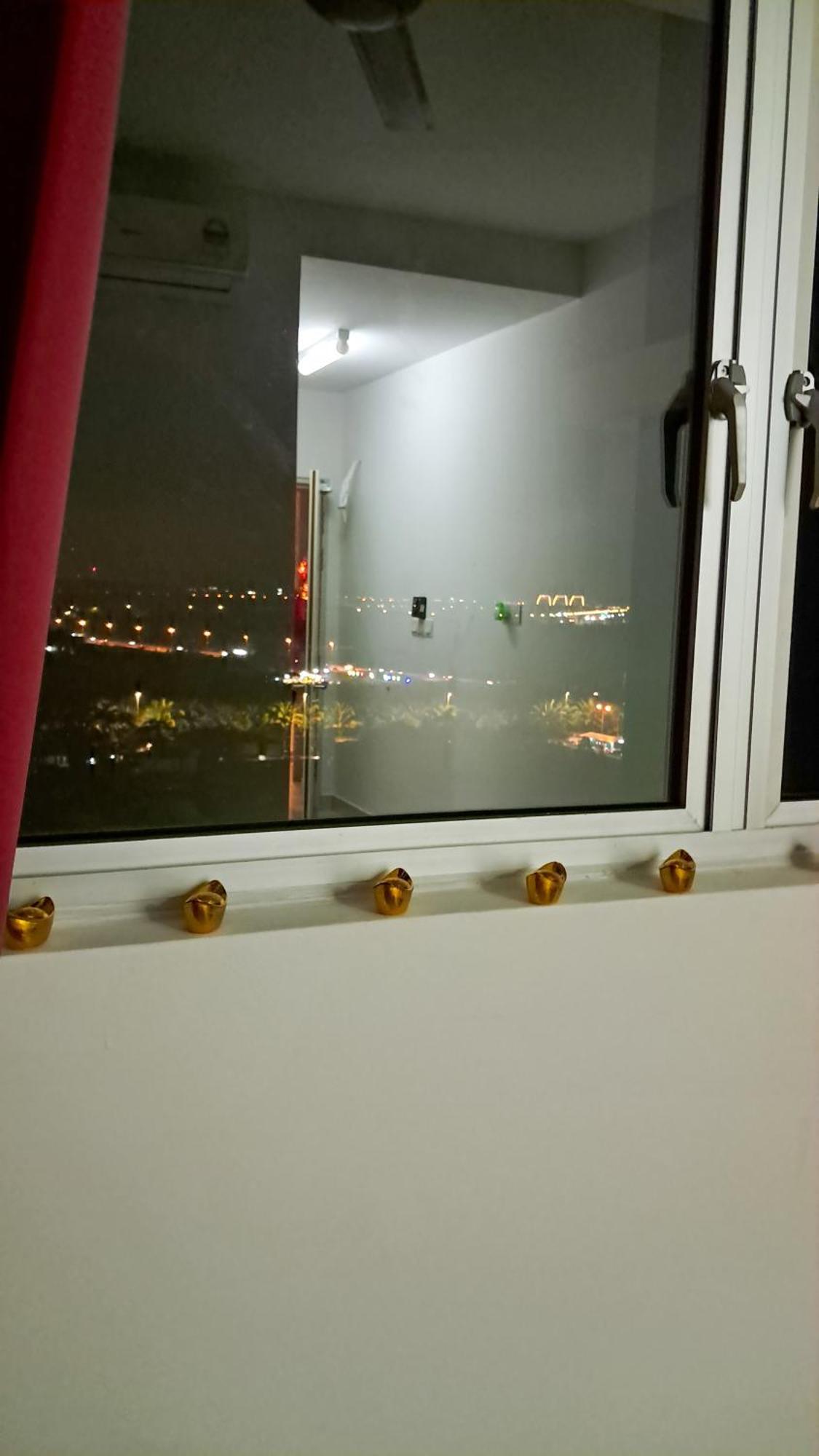 The Red Room Alanis Residence Сепанг Екстериор снимка
